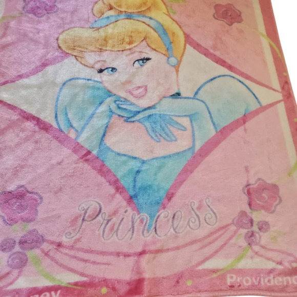 Vintage Disney's Cinderella throw blanket - Picture 3 of 4